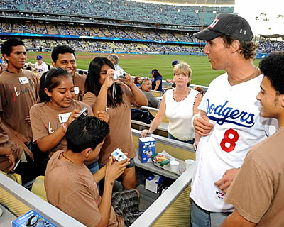 matthew-mcconaghey-dodgers-mets-first-pitch-