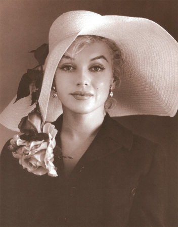 Marilyn Monroe with hat