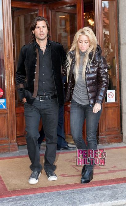 shakira-and-boyfriend-spotted-in-paris